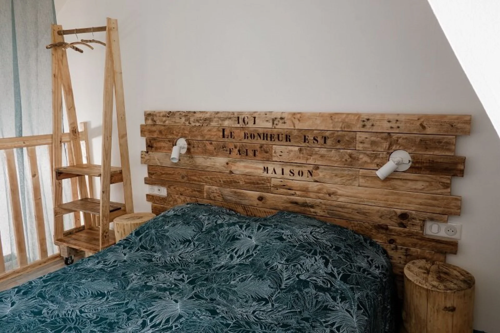 Espace convivial chambre familiale Domaine Entre-Deux Plévenon - Domaine de l'Entre-Deux Plévenon Bretagne