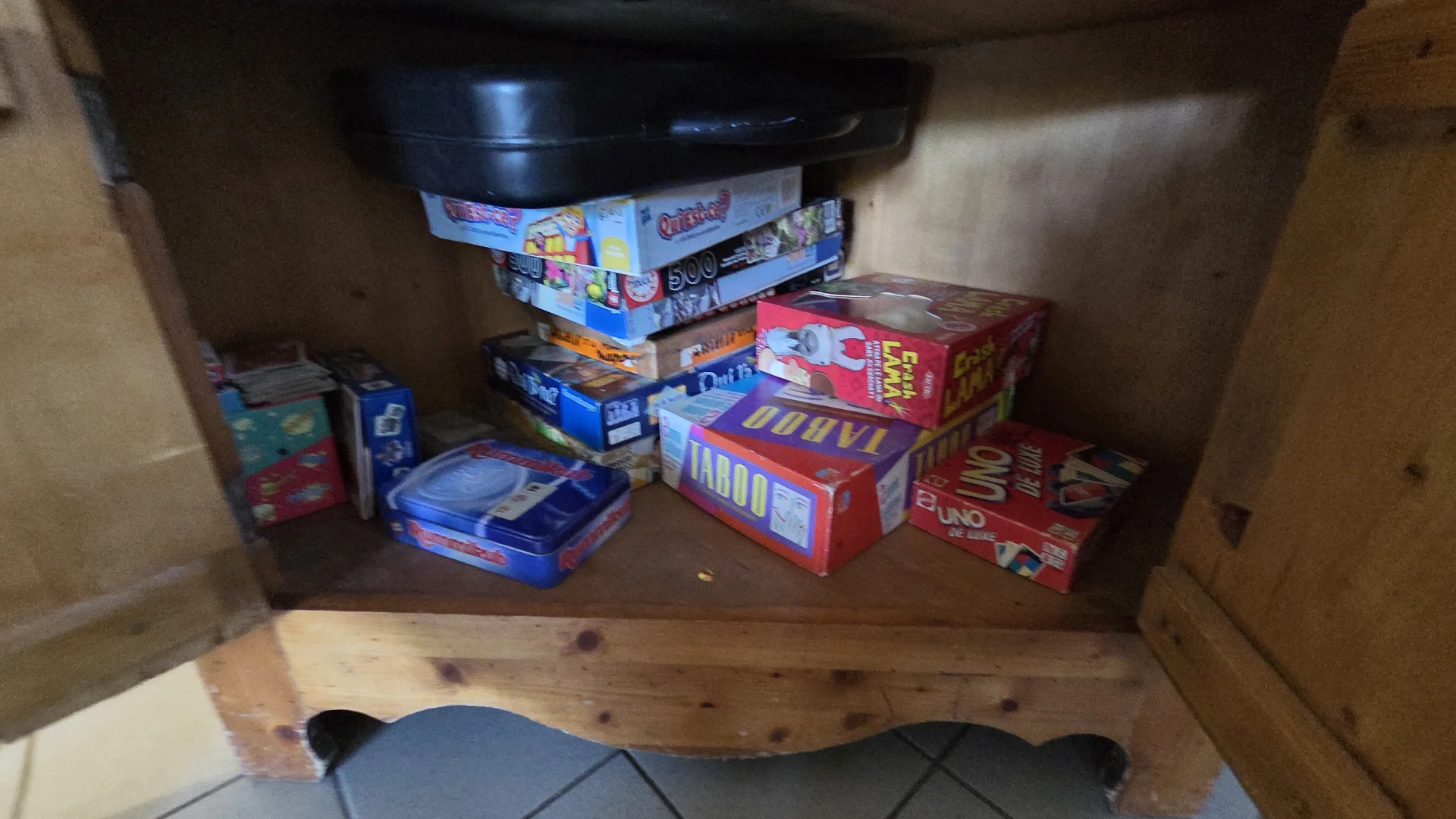 Salle à manger adjacente à la cuisine - Domaine de l'Entre-Deux Plévenon Bretagne