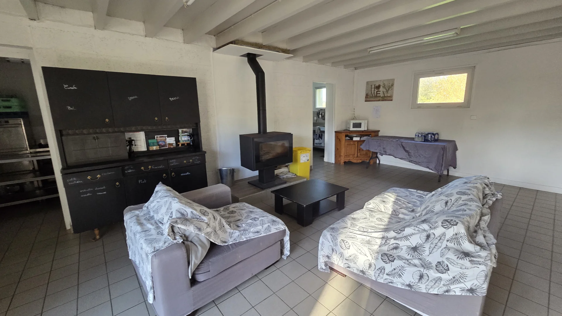 Cuisine professionnelle équipée pour groupes