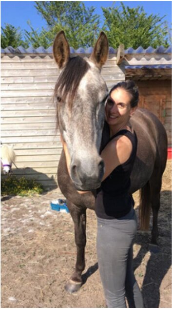 Aurore - Fondatrice et gérante du gîte étape Le Domaine de l'entre-deux à Plévenon en Côtes-d'Armor